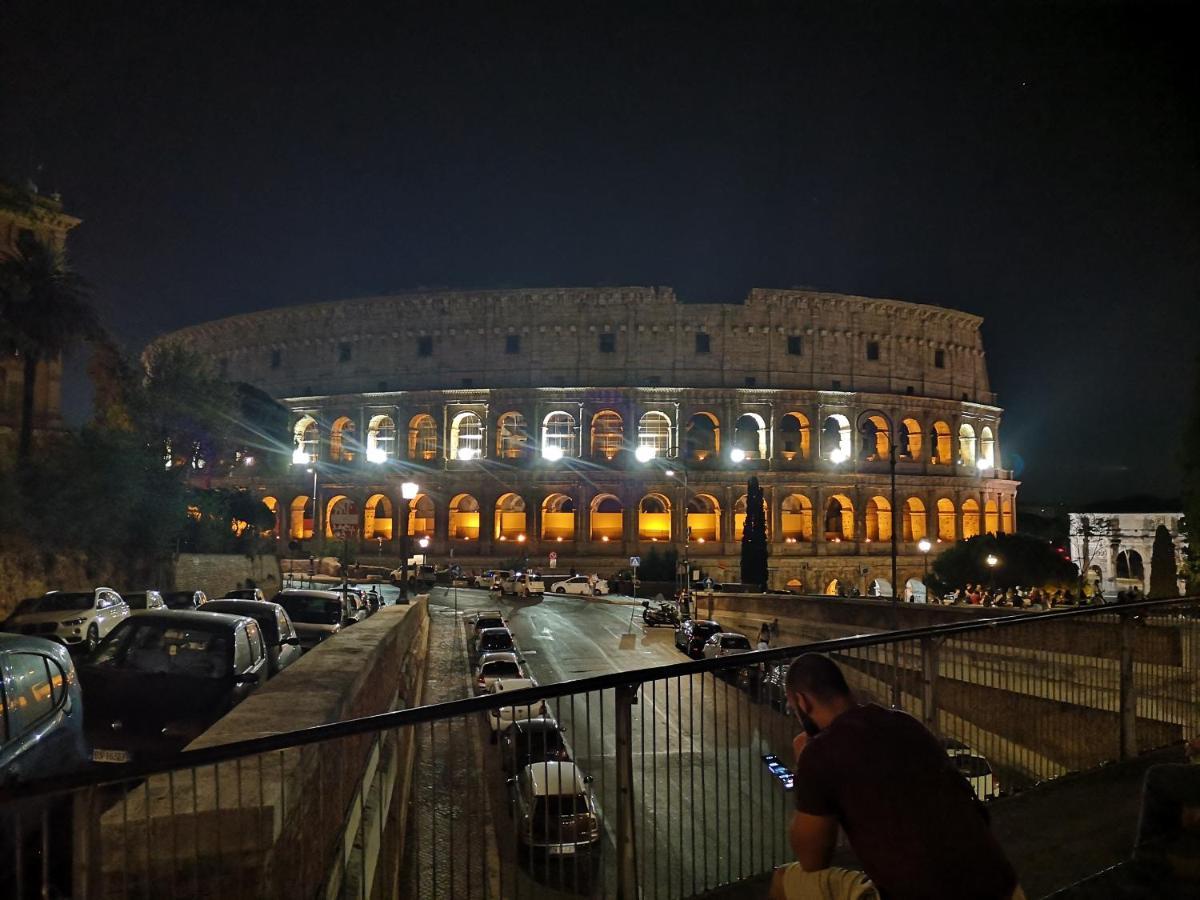 Superattico Sul Colosseo Рим Екстер'єр фото